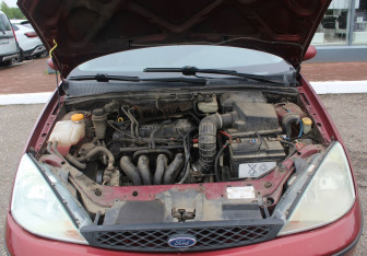 Подержанный автомобиль Ford Focus Hatchback 2002 года (15 фото)