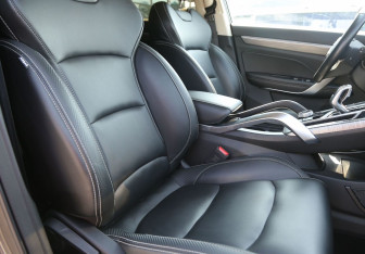 Подержанный автомобиль Geely Atlas Pro 2022 года (10 фото)