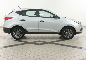 Подержанный автомобиль Hyundai ix35 2015 года (5 фото)