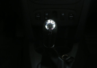 Подержанный автомобиль Renault Sandero 2016 года (15 фото)