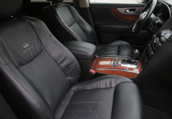 Подержанный автомобиль Infiniti FX 2012 года (10 фото)