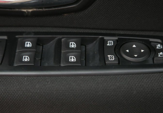 Подержанный автомобиль Renault Fluence 2013 года (18 фото)