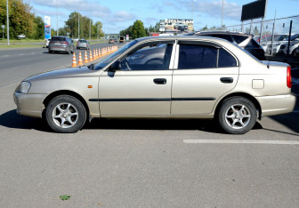 Подержанный автомобиль Hyundai Accent Sedan 2005 года (8 фото)