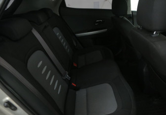 Подержанный автомобиль Kia Ceed Hatchback 2012 года (11 фото)