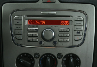 Подержанный автомобиль Ford Focus Hatchback 2009 года (13 фото)