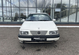 Подержанный автомобиль Volkswagen Passat Sedan 1989 года (2 фото)