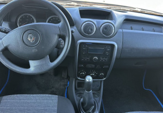 Подержанный автомобиль Renault Duster 2013 года (10 фото)