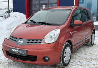 Подержанный автомобиль Nissan Note 2007 года (2 фото)