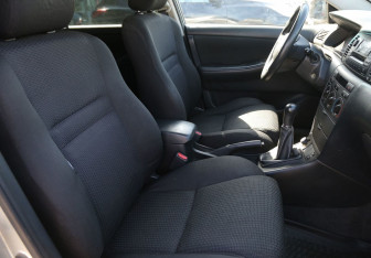 Подержанный автомобиль Toyota Corolla Sedan 2004 года (10 фото)