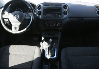 Подержанный автомобиль Volkswagen Tiguan 2014 года (12 фото)