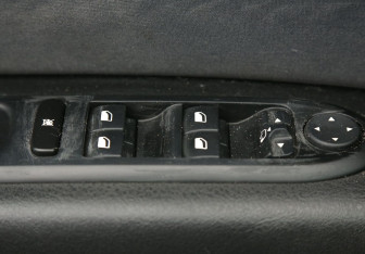 Подержанный автомобиль Peugeot 407 Sedan 2005 года (17 фото)