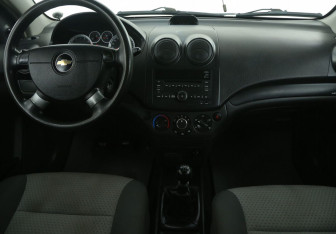 Подержанный автомобиль Chevrolet Aveo Hatchback 2010 года (12 фото)