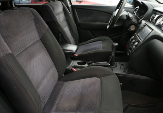 Подержанный автомобиль Mitsubishi Outlander 2004 года (10 фото)