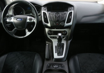 Подержанный автомобиль Ford Focus Hatchback 2014 года (12 фото)