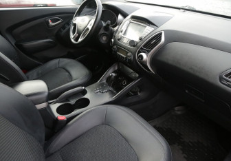 Подержанный автомобиль Hyundai ix35 2012 года (9 фото)