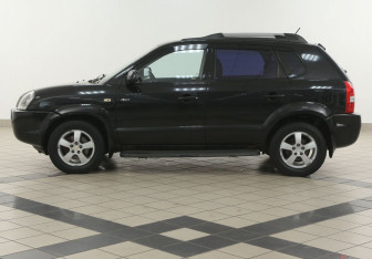 Подержанный автомобиль Hyundai Tucson 2008 года (7 фото)