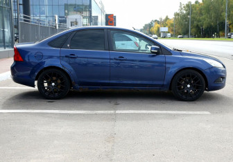 Подержанный автомобиль Ford Focus Sedan 2008 года (7 фото)
