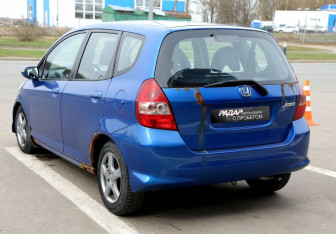 Подержанный автомобиль Honda Jazz 2008 года (4 фото)