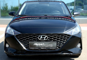 Подержанный автомобиль Hyundai Solaris Sedan 2021 года (2 фото)