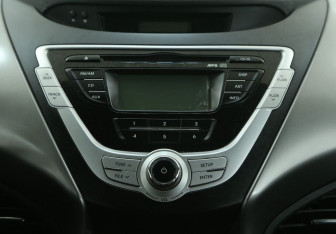 Подержанный автомобиль Hyundai Elantra Sedan 2012 года (13 фото)