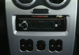 Подержанный автомобиль Renault Sandero 2011 года (13 фото)