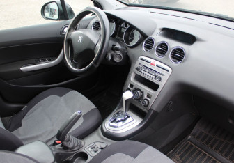 Подержанный автомобиль Peugeot 408 2013 года (11 фото)