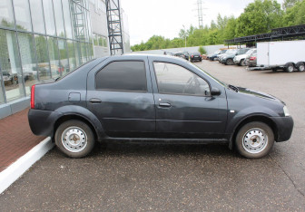 Подержанный автомобиль Renault Logan Sedan 2006 года (8 фото)