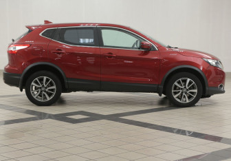 Подержанный автомобиль Nissan Qashqai 2017 года (5 фото)