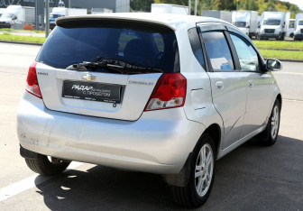 Подержанный автомобиль Chevrolet Aveo Hatchback 2006 года (6 фото)