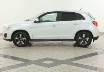 Подержанный автомобиль Mitsubishi ASX 2013 года (7 фото)