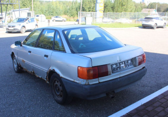 Подержанный автомобиль Audi 80 Sedan 1990 года (5 фото)