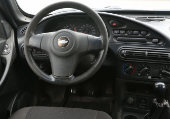 Подержанный автомобиль Chevrolet Niva 2009 года (14 фото)
