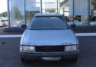 Подержанный автомобиль Audi 80 Sedan 1990 года (2 фото)