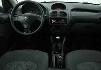 Подержанный автомобиль Peugeot 206 Sedan 2008 года (12 фото)