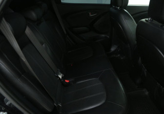 Подержанный автомобиль Hyundai ix35 2014 года (11 фото)
