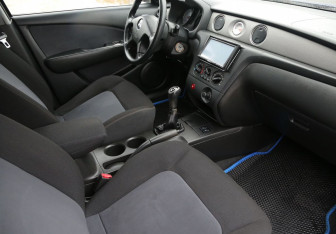 Подержанный автомобиль Mitsubishi Outlander 2007 года (9 фото)