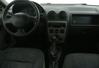 Подержанный автомобиль Renault Logan Sedan 2006 года (12 фото)