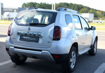 Подержанный автомобиль Renault Duster 2015 года (6 фото)