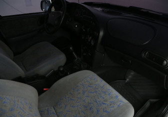 Подержанный автомобиль Chevrolet Niva 2004 года (9 фото)
