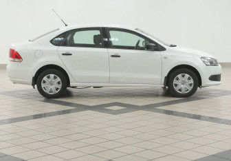 Подержанный автомобиль Volkswagen Polo Sedan 2013 года (5 фото)