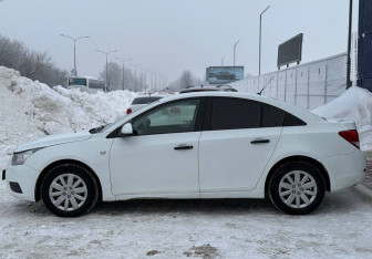 Подержанный автомобиль Chevrolet Cruze Sedan 2011 года (4 фото)