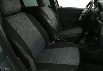 Подержанный автомобиль Renault Logan Sedan 2012 года (10 фото)