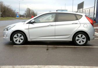 Подержанный автомобиль Hyundai Solaris Hatchback 2015 года (8 фото)