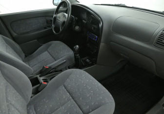 Подержанный автомобиль Kia Spectra Sedan 2008 года (9 фото)