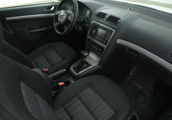 Подержанный автомобиль Skoda Octavia Liftback 2013 года (9 фото)
