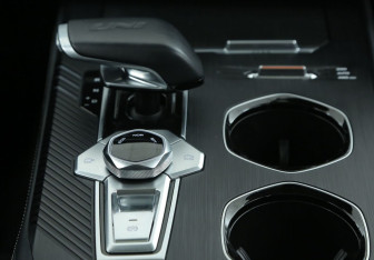 Подержанный автомобиль Changan UNI-K 2023 года (13 фото)