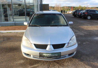 Подержанный автомобиль Mitsubishi Lancer Sedan 2005 года (2 фото)