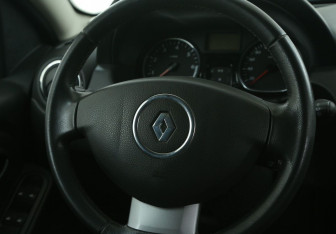 Подержанный автомобиль Renault Duster 2014 года (16 фото)