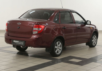 Подержанный автомобиль LADA (ВАЗ) Granta Sedan 2012 года (4 фото)