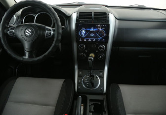 Подержанный автомобиль Suzuki Grand Vitara 2011 года (12 фото)